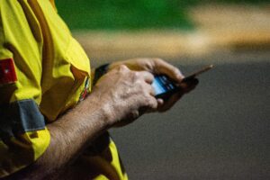 É crucial preservar pelos atos da fiscalização de direitos dos idosos.